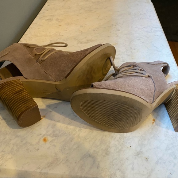 Bella vita almond pry-Italy suede sandal. - Picture 6 of 6